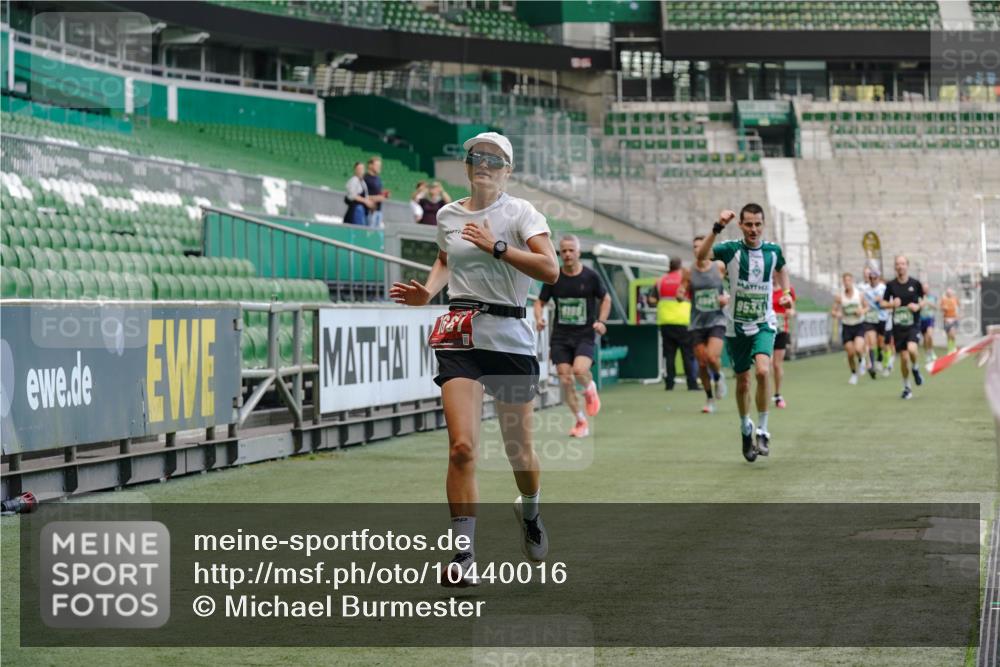 13.09.2026 - 21. swb-Marathon Bremen Michael Burmester http://msf.ph/oto/10440016 13.09.2026 12:42:04 Laufen im Stadion 371, 439, 603, 640, 650, 671, 735, 744, 749, 957, 1009, 1223, 1224, 1336, 1381, 1411, 1571, 1614, 1619, 1667, 1712, 1745, 1797, 1822, 1850, 1862, 1930, 2094, 2207, 2986, 3368, 3624, 4399, 4795, 4847, 4936, 5672, 5828, 6198, 6264, 6929, 6991, 7141, 8065, 8311, 8383, 8394, 8994, 9065, 9120, 9329, 277, 346, 807, 895, 901, 1090, 1118, 1248, 1320, 1323, 1472, 1576, 1587, 1604, 1717, 1751, 1758, 1911, 2141, 2352, 2585, 2670, 3080, 3606, 5160, 5163, 5912 meine-sportfotos.de