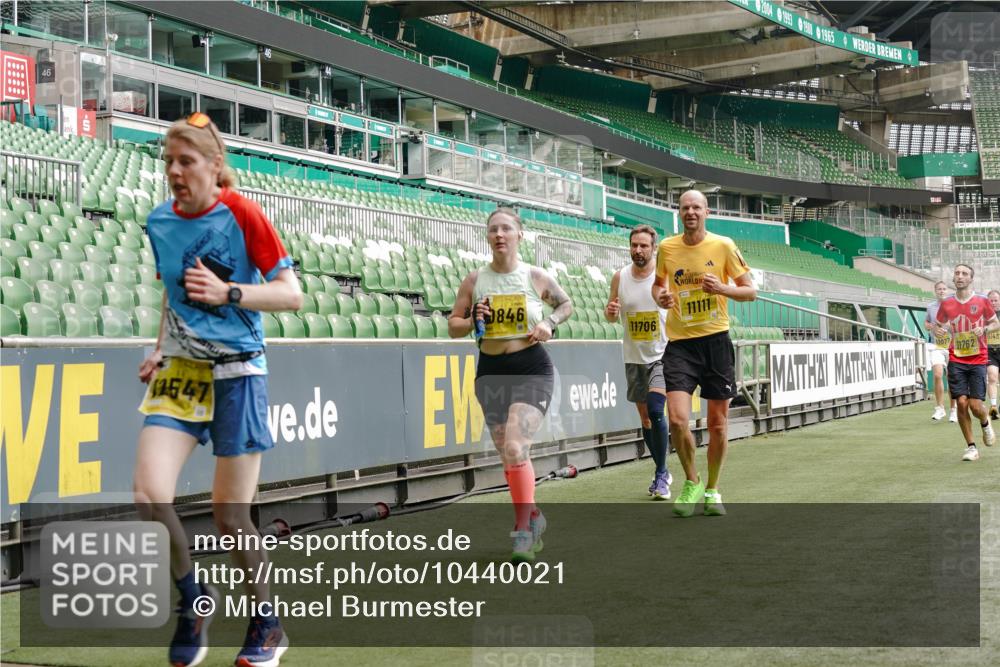 13.09.2026 - 21. swb-Marathon Bremen Michael Burmester http://msf.ph/oto/10440021 13.09.2026 10:27:26 Laufen im Stadion 10096, 10142, 10172, 10189, 10210, 10214, 10223, 10228, 10231, 10269, 10270, 10289, 10293, 10310, 10318, 10319, 10329, 10352, 10393, 10436, 10445, 10447, 10454, 10464, 10489, 10504, 10508, 10514, 10536, 10541, 10566, 10583, 10594, 10628, 10638, 10735, 10744, 10807, 10814, 10846, 10860, 10866, 10873, 10897, 10898, 10917, 10956, 10992, 11015, 11060, 11063, 11076, 11092, 11110, 11111, 11130, 11135, 11148, 11155, 11187, 11193, 11199, 11209, 11232, 11279 meine-sportfotos.de