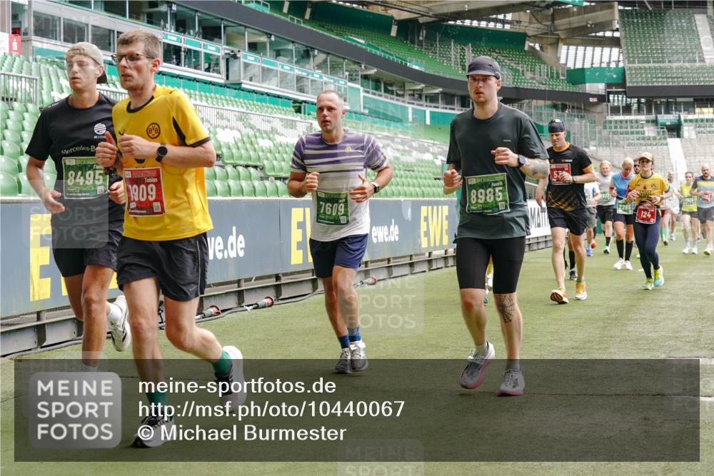 13.09.2026 - 21. swb-Marathon Bremen Michael Burmester http://msf.ph/oto/10440067 13.09.2026 13:06:40 Laufen im Stadion 109, 132, 156, 217, 244, 287, 303, 310, 323, 372, 394, 430, 454, 578, 607, 613, 647, 716, 784, 831, 834, 846, 891, 900, 922, 1073, 1083, 1189, 1205, 1243, 1274, 1308, 1365, 1369, 1380, 1387, 1437, 1533, 1545, 1574, 1581, 1600, 1823, 1841, 1848, 1871, 1909, 1926, 1938, 2070, 2076, 2090, 2219, 2241, 2244, 2265, 2275, 2301, 2310, 2318, 2355, 2356, 2393, 2440, 2464, 2699, 2707, 2721, 2731, 2755, 2818, 2902, 2911, 2960, 3030, 3115, 3278, 3444, 3485 meine-sportfotos.de