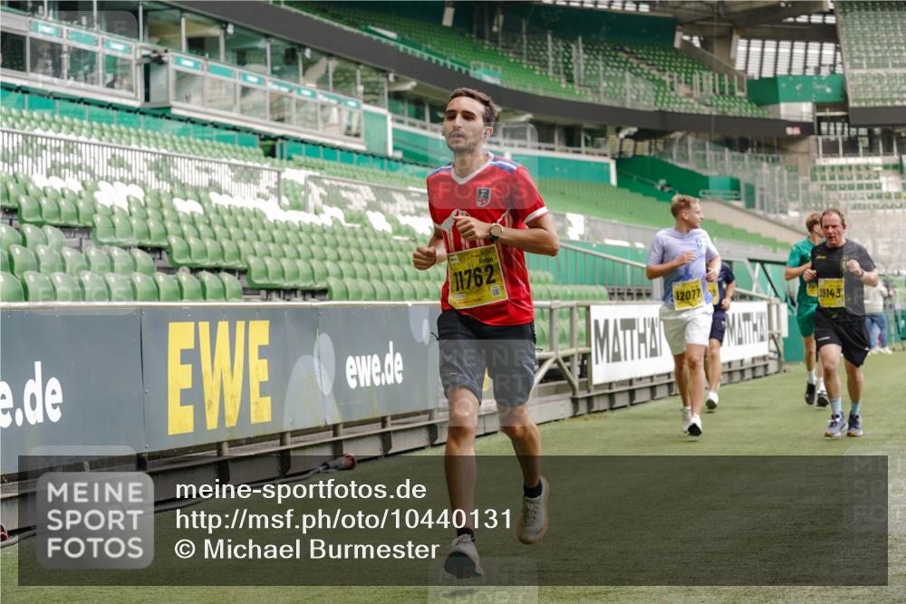 13.09.2026 - 21. swb-Marathon Bremen Michael Burmester http://msf.ph/oto/10440131 13.09.2026 10:27:28 Laufen im Stadion 10096, 10142, 10172, 10189, 10210, 10214, 10223, 10228, 10231, 10269, 10270, 10289, 10293, 10310, 10318, 10319, 10329, 10352, 10393, 10436, 10445, 10447, 10454, 10464, 10489, 10504, 10508, 10514, 10536, 10541, 10566, 10583, 10594, 10628, 10638, 10735, 10744, 10807, 10814, 10846, 10860, 10866, 10873, 10897, 10898, 10917, 10956, 10992, 11015, 11060, 11063, 11076, 11092, 11110, 11111, 11130, 11135, 11148, 11155, 11187, 11193, 11199, 11209, 11232, 11279 meine-sportfotos.de