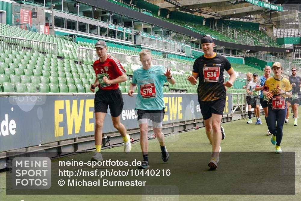 13.09.2026 - 21. swb-Marathon Bremen Michael Burmester http://msf.ph/oto/10440216 13.09.2026 13:06:43 Laufen im Stadion 109, 132, 156, 217, 244, 287, 303, 310, 372, 394, 430, 454, 489, 578, 607, 613, 716, 784, 831, 834, 846, 891, 900, 922, 1073, 1083, 1189, 1205, 1243, 1274, 1308, 1365, 1369, 1380, 1387, 1437, 1533, 1545, 1574, 1581, 1600, 1823, 1841, 1848, 1854, 1871, 1909, 1926, 1938, 2070, 2076, 2090, 2219, 2241, 2244, 2265, 2275, 2283, 2301, 2310, 2318, 2355, 2356, 2393, 2440, 2464, 2699, 2707, 2721, 2731, 2755, 2818, 2902, 2911, 2960, 3115, 3278, 3444, 3485 meine-sportfotos.de
