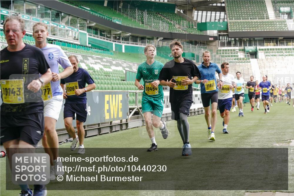 13.09.2026 - 21. swb-Marathon Bremen Michael Burmester http://msf.ph/oto/10440230 13.09.2026 10:27:32 Laufen im Stadion 10096, 10142, 10172, 10189, 10210, 10214, 10223, 10228, 10231, 10269, 10270, 10289, 10293, 10310, 10318, 10319, 10329, 10352, 10393, 10436, 10445, 10447, 10464, 10489, 10504, 10508, 10514, 10536, 10541, 10566, 10583, 10594, 10628, 10638, 10735, 10744, 10770, 10807, 10814, 10846, 10860, 10866, 10873, 10897, 10898, 10917, 10956, 10992, 11015, 11060, 11063, 11076, 11092, 11110, 11111, 11130, 11135, 11148, 11155, 11193, 11199, 11209, 11232, 11279 meine-sportfotos.de
