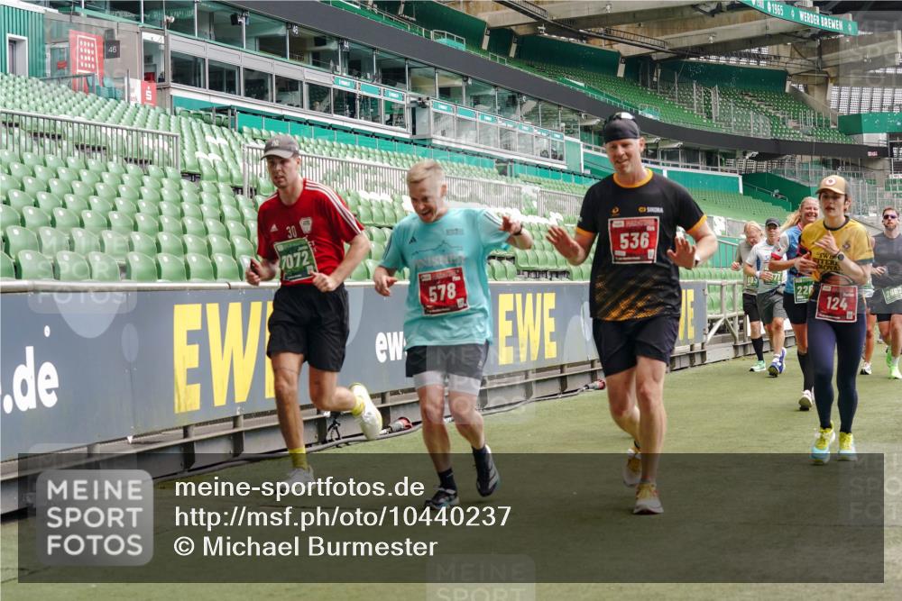 13.09.2026 - 21. swb-Marathon Bremen Michael Burmester http://msf.ph/oto/10440237 13.09.2026 13:06:43 Laufen im Stadion 109, 132, 156, 217, 244, 287, 303, 310, 372, 394, 430, 454, 489, 578, 607, 613, 716, 784, 831, 834, 846, 891, 900, 922, 1073, 1083, 1189, 1205, 1243, 1274, 1308, 1365, 1369, 1380, 1387, 1437, 1533, 1545, 1574, 1581, 1600, 1823, 1841, 1848, 1854, 1871, 1909, 1926, 1938, 2070, 2076, 2090, 2219, 2241, 2244, 2265, 2275, 2283, 2301, 2310, 2318, 2355, 2356, 2393, 2440, 2464, 2699, 2707, 2721, 2731, 2755, 2818, 2902, 2911, 2960, 3115, 3278, 3444, 3485 meine-sportfotos.de