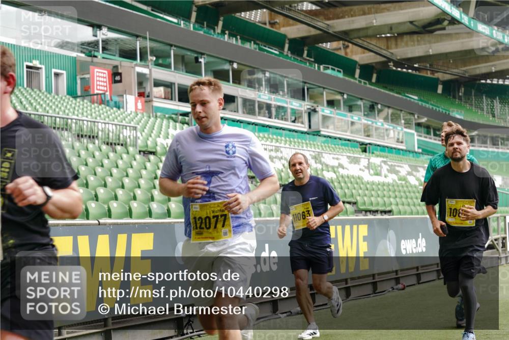 13.09.2026 - 21. swb-Marathon Bremen Michael Burmester http://msf.ph/oto/10440298 13.09.2026 10:27:33 Laufen im Stadion 10096, 10142, 10172, 10189, 10210, 10214, 10223, 10228, 10231, 10269, 10270, 10289, 10293, 10310, 10318, 10319, 10329, 10352, 10393, 10436, 10445, 10447, 10464, 10489, 10504, 10508, 10514, 10536, 10541, 10566, 10583, 10594, 10628, 10638, 10735, 10744, 10770, 10807, 10814, 10846, 10860, 10866, 10873, 10897, 10898, 10917, 10956, 10992, 11015, 11060, 11063, 11076, 11092, 11110, 11111, 11130, 11135, 11148, 11155, 11193, 11199, 11209, 11232, 11279 meine-sportfotos.de
