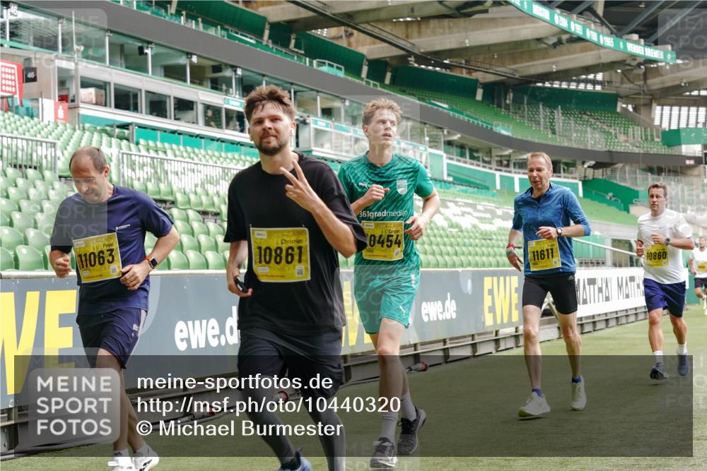 13.09.2026 - 21. swb-Marathon Bremen Michael Burmester http://msf.ph/oto/10440320 13.09.2026 10:27:34 Laufen im Stadion 10096, 10142, 10172, 10189, 10210, 10214, 10223, 10228, 10231, 10269, 10270, 10289, 10293, 10310, 10318, 10319, 10329, 10352, 10393, 10436, 10445, 10447, 10464, 10489, 10504, 10508, 10514, 10536, 10541, 10566, 10583, 10594, 10628, 10638, 10735, 10744, 10770, 10807, 10814, 10846, 10860, 10866, 10873, 10897, 10898, 10917, 10956, 10992, 11015, 11060, 11063, 11076, 11092, 11110, 11111, 11130, 11135, 11148, 11155, 11193, 11199, 11209, 11232, 11279 meine-sportfotos.de