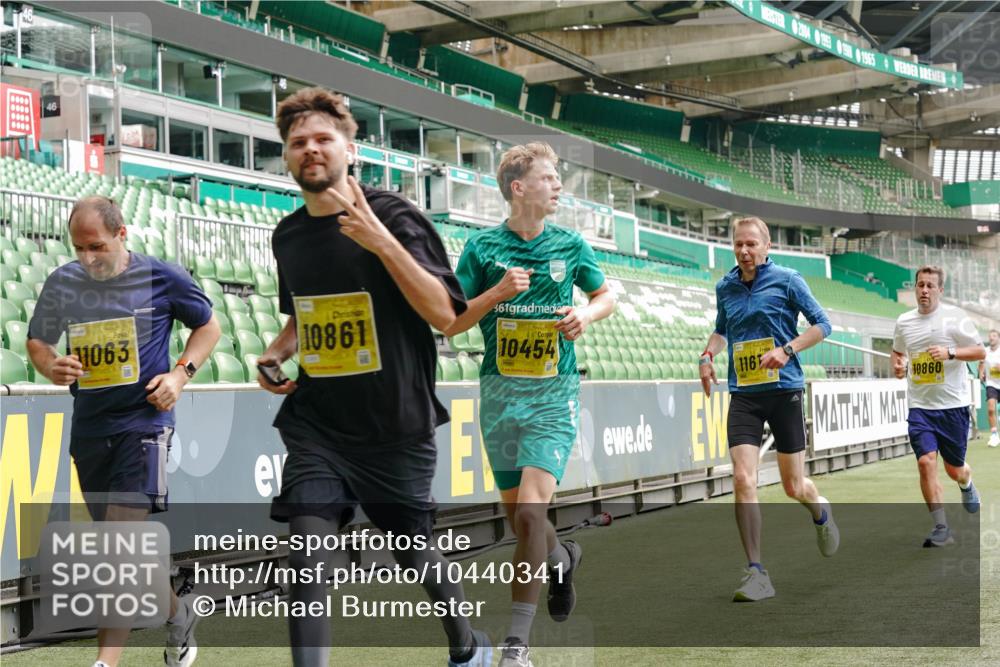 13.09.2026 - 21. swb-Marathon Bremen Michael Burmester http://msf.ph/oto/10440341 13.09.2026 10:27:34 Laufen im Stadion 10096, 10142, 10172, 10189, 10210, 10214, 10223, 10228, 10231, 10269, 10270, 10289, 10293, 10310, 10318, 10319, 10329, 10352, 10393, 10436, 10445, 10447, 10464, 10489, 10504, 10508, 10514, 10536, 10541, 10566, 10583, 10594, 10628, 10638, 10735, 10744, 10770, 10807, 10814, 10846, 10860, 10866, 10873, 10897, 10898, 10917, 10956, 10992, 11015, 11060, 11063, 11076, 11092, 11110, 11111, 11130, 11135, 11148, 11155, 11193, 11199, 11209, 11232, 11279 meine-sportfotos.de