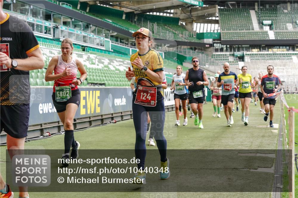 13.09.2026 - 21. swb-Marathon Bremen Michael Burmester http://msf.ph/oto/10440348 13.09.2026 13:06:45 Laufen im Stadion 109, 132, 156, 217, 244, 287, 303, 310, 372, 394, 430, 454, 489, 578, 607, 613, 682, 716, 784, 831, 834, 846, 891, 900, 922, 1083, 1189, 1205, 1274, 1308, 1365, 1369, 1380, 1387, 1437, 1533, 1545, 1574, 1581, 1600, 1823, 1841, 1848, 1854, 1871, 1909, 1926, 1938, 2070, 2076, 2090, 2219, 2241, 2244, 2265, 2275, 2283, 2301, 2310, 2318, 2355, 2356, 2393, 2440, 2464, 2699, 2707, 2721, 2731, 2755, 2818, 2902, 2911, 2960, 3115, 3278, 3444, 3485 meine-sportfotos.de