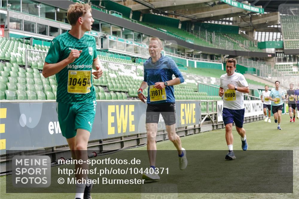 13.09.2026 - 21. swb-Marathon Bremen Michael Burmester http://msf.ph/oto/10440371 13.09.2026 10:27:34 Laufen im Stadion 10096, 10142, 10172, 10189, 10210, 10214, 10223, 10228, 10231, 10269, 10270, 10289, 10293, 10310, 10318, 10319, 10329, 10352, 10393, 10436, 10445, 10447, 10464, 10489, 10504, 10508, 10514, 10536, 10541, 10566, 10583, 10594, 10628, 10638, 10735, 10744, 10770, 10807, 10814, 10846, 10860, 10866, 10873, 10897, 10898, 10917, 10956, 10992, 11015, 11060, 11063, 11076, 11092, 11110, 11111, 11130, 11135, 11148, 11155, 11193, 11199, 11209, 11232, 11279 meine-sportfotos.de