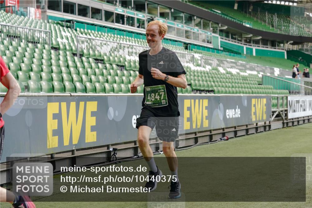13.09.2026 - 21. swb-Marathon Bremen Michael Burmester http://msf.ph/oto/10440375 13.09.2026 12:42:13 Laufen im Stadion 371, 439, 650, 744, 749, 957, 1009, 1223, 1224, 1336, 1381, 1411, 1614, 1619, 1667, 1712, 1745, 1797, 1822, 1850, 1862, 1879, 2094, 2207, 2651, 2986, 3368, 3624, 4399, 4795, 4847, 4936, 5672, 5828, 6198, 6264, 6929, 6991, 7141, 8065, 8311, 8383, 8394, 8994, 9065, 9120, 9533, 277, 346, 807, 895, 901, 1090, 1118, 1248, 1320, 1323, 1472, 1576, 1587, 1604, 1717, 1751, 1758, 1911, 2141, 2352, 2670, 3080, 3606, 5160, 5163, 5912 meine-sportfotos.de