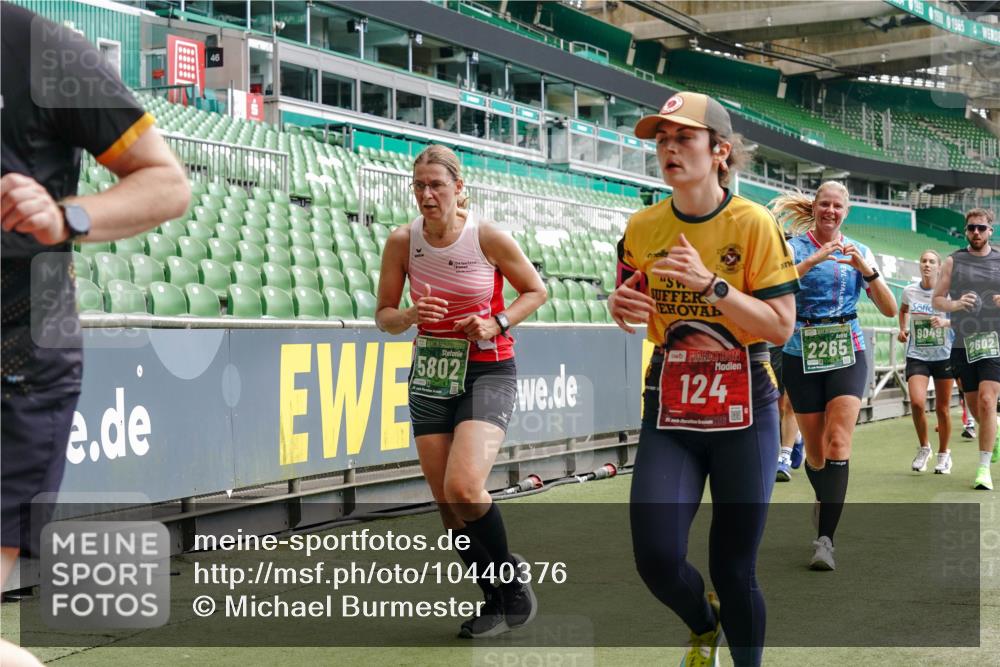 13.09.2026 - 21. swb-Marathon Bremen Michael Burmester http://msf.ph/oto/10440376 13.09.2026 13:06:45 Laufen im Stadion 109, 132, 156, 217, 244, 287, 303, 310, 372, 394, 430, 454, 489, 578, 607, 613, 682, 716, 784, 831, 834, 846, 891, 900, 922, 1083, 1189, 1205, 1274, 1308, 1365, 1369, 1380, 1387, 1437, 1533, 1545, 1574, 1581, 1600, 1823, 1841, 1848, 1854, 1871, 1909, 1926, 1938, 2070, 2076, 2090, 2219, 2241, 2244, 2265, 2275, 2283, 2301, 2310, 2318, 2355, 2356, 2393, 2440, 2464, 2699, 2707, 2721, 2731, 2755, 2818, 2902, 2911, 2960, 3115, 3278, 3444, 3485 meine-sportfotos.de