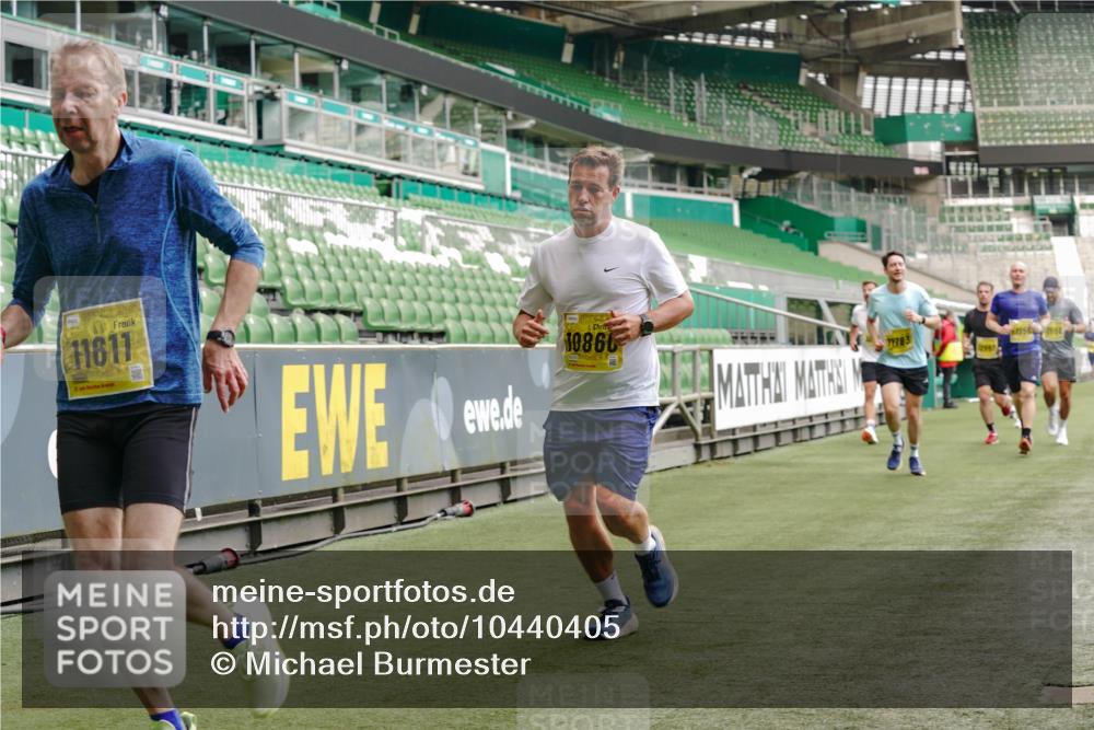 13.09.2026 - 21. swb-Marathon Bremen Michael Burmester http://msf.ph/oto/10440405 13.09.2026 10:27:35 Laufen im Stadion 10096, 10142, 10172, 10189, 10210, 10214, 10223, 10231, 10269, 10270, 10289, 10293, 10310, 10318, 10319, 10329, 10352, 10393, 10436, 10445, 10447, 10464, 10489, 10504, 10508, 10514, 10536, 10541, 10566, 10583, 10594, 10628, 10638, 10735, 10744, 10770, 10807, 10814, 10846, 10860, 10866, 10873, 10897, 10898, 10917, 10956, 10992, 11015, 11060, 11063, 11076, 11092, 11110, 11111, 11130, 11135, 11148, 11155, 11193, 11199, 11209, 11232, 11279 meine-sportfotos.de