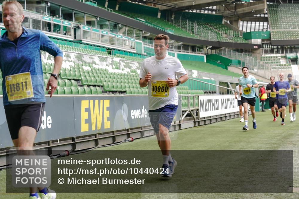 13.09.2026 - 21. swb-Marathon Bremen Michael Burmester http://msf.ph/oto/10440424 13.09.2026 10:27:35 Laufen im Stadion 10096, 10142, 10172, 10189, 10210, 10214, 10223, 10231, 10269, 10270, 10289, 10293, 10310, 10318, 10319, 10329, 10352, 10393, 10436, 10445, 10447, 10464, 10489, 10504, 10508, 10514, 10536, 10541, 10566, 10583, 10594, 10628, 10638, 10735, 10744, 10770, 10807, 10814, 10846, 10860, 10866, 10873, 10897, 10898, 10917, 10956, 10992, 11015, 11060, 11063, 11076, 11092, 11110, 11111, 11130, 11135, 11148, 11155, 11193, 11199, 11209, 11232, 11279 meine-sportfotos.de