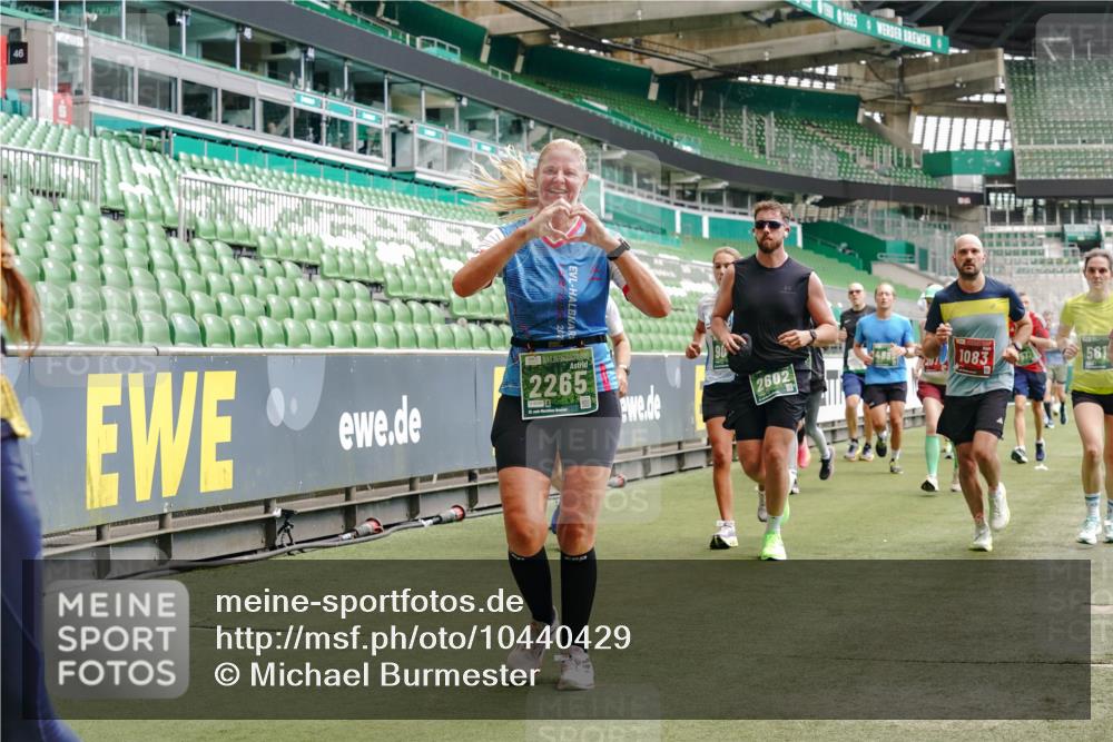 13.09.2026 - 21. swb-Marathon Bremen Michael Burmester http://msf.ph/oto/10440429 13.09.2026 13:06:46 Laufen im Stadion 109, 132, 156, 217, 244, 287, 303, 310, 372, 394, 430, 454, 489, 578, 607, 613, 682, 716, 784, 831, 834, 846, 891, 900, 922, 1083, 1189, 1205, 1274, 1308, 1365, 1369, 1380, 1387, 1437, 1533, 1545, 1574, 1581, 1600, 1823, 1841, 1848, 1854, 1871, 1909, 1926, 1938, 2070, 2076, 2090, 2219, 2244, 2265, 2275, 2283, 2301, 2310, 2318, 2355, 2356, 2393, 2440, 2464, 2699, 2707, 2721, 2731, 2755, 2818, 2902, 2911, 2960, 3115, 3444, 3485 meine-sportfotos.de