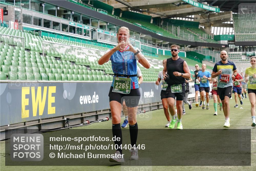 13.09.2026 - 21. swb-Marathon Bremen Michael Burmester http://msf.ph/oto/10440446 13.09.2026 13:06:46 Laufen im Stadion 109, 132, 156, 217, 244, 287, 303, 310, 372, 394, 430, 454, 489, 578, 607, 613, 682, 716, 784, 831, 834, 846, 891, 900, 922, 1083, 1189, 1205, 1274, 1308, 1365, 1369, 1380, 1387, 1437, 1533, 1545, 1574, 1581, 1600, 1823, 1841, 1848, 1854, 1871, 1909, 1926, 1938, 2070, 2076, 2090, 2219, 2244, 2265, 2275, 2283, 2301, 2310, 2318, 2355, 2356, 2393, 2440, 2464, 2699, 2707, 2721, 2731, 2755, 2818, 2902, 2911, 2960, 3115, 3444, 3485 meine-sportfotos.de