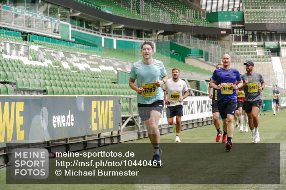 13.09.2026 - 21. swb-Marathon Bremen Michael Burmester http://msf.ph/oto/10440461 13.09.2026 10:27:37 Laufen im Stadion 10096, 10142, 10172, 10189, 10210, 10214, 10223, 10231, 10269, 10270, 10289, 10293, 10310, 10318, 10319, 10329, 10352, 10393, 10436, 10445, 10464, 10489, 10504, 10508, 10514, 10536, 10541, 10566, 10583, 10594, 10628, 10638, 10655, 10735, 10744, 10770, 10807, 10814, 10846, 10860, 10866, 10873, 10897, 10898, 10917, 10956, 10992, 11015, 11060, 11063, 11076, 11087, 11092, 11110, 11111, 11130, 11135, 11148, 11193, 11199, 11209, 11232, 11279 meine-sportfotos.de