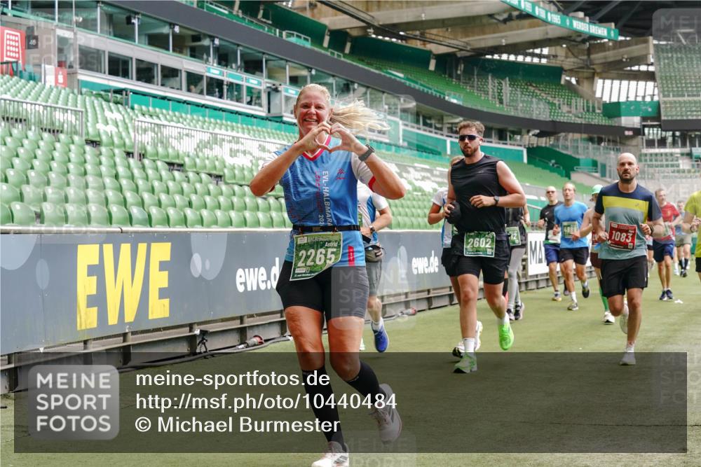 13.09.2026 - 21. swb-Marathon Bremen Michael Burmester http://msf.ph/oto/10440484 13.09.2026 13:06:47 Laufen im Stadion 109, 132, 156, 217, 244, 287, 303, 310, 372, 394, 430, 454, 489, 578, 607, 613, 682, 716, 784, 831, 834, 846, 891, 900, 922, 1083, 1189, 1205, 1274, 1365, 1369, 1380, 1387, 1437, 1533, 1545, 1574, 1581, 1600, 1823, 1841, 1848, 1854, 1871, 1909, 1926, 1938, 2070, 2076, 2090, 2219, 2244, 2265, 2275, 2283, 2310, 2318, 2355, 2356, 2393, 2440, 2464, 2699, 2707, 2721, 2731, 2755, 2818, 2902, 2911, 2960, 3115, 3444, 3485 meine-sportfotos.de