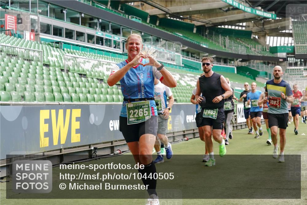13.09.2026 - 21. swb-Marathon Bremen Michael Burmester http://msf.ph/oto/10440505 13.09.2026 13:06:47 Laufen im Stadion 109, 132, 156, 217, 244, 287, 303, 310, 372, 394, 430, 454, 489, 578, 607, 613, 682, 716, 784, 831, 834, 846, 891, 900, 922, 1083, 1189, 1205, 1274, 1365, 1369, 1380, 1387, 1437, 1533, 1545, 1574, 1581, 1600, 1823, 1841, 1848, 1854, 1871, 1909, 1926, 1938, 2070, 2076, 2090, 2219, 2244, 2265, 2275, 2283, 2310, 2318, 2355, 2356, 2393, 2440, 2464, 2699, 2707, 2721, 2731, 2755, 2818, 2902, 2911, 2960, 3115, 3444, 3485 meine-sportfotos.de