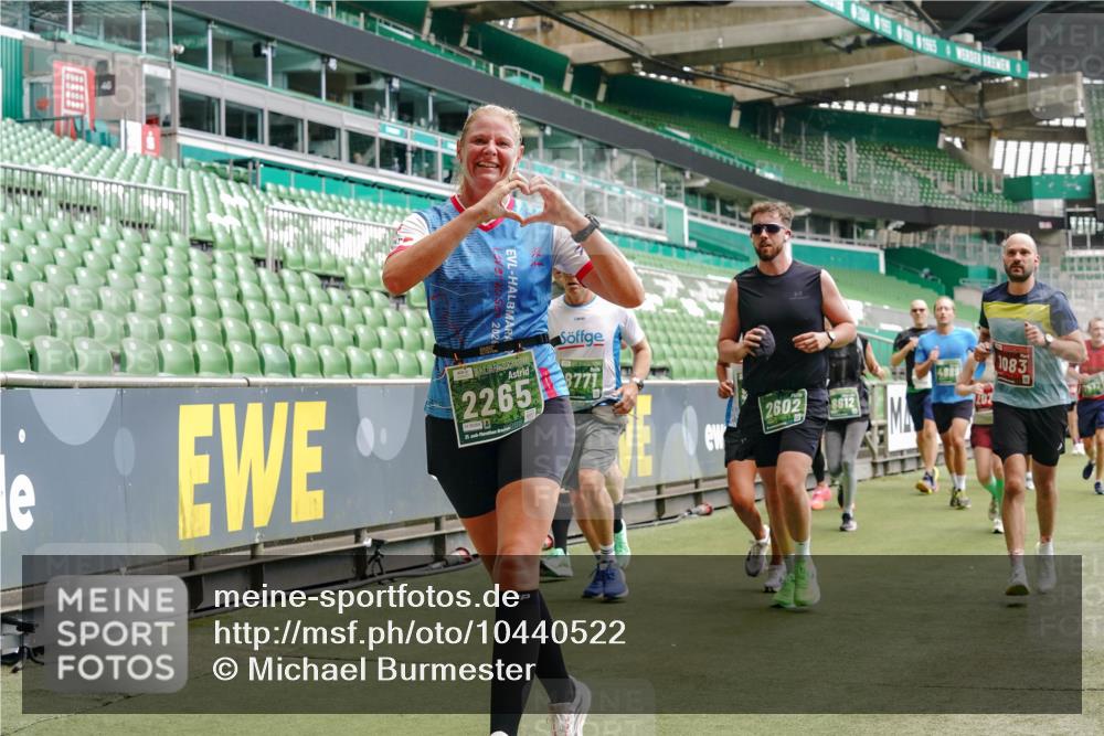 13.09.2026 - 21. swb-Marathon Bremen Michael Burmester http://msf.ph/oto/10440522 13.09.2026 13:06:47 Laufen im Stadion 109, 132, 156, 217, 244, 287, 303, 310, 372, 394, 430, 454, 489, 578, 607, 613, 682, 716, 784, 831, 834, 846, 891, 900, 922, 1083, 1189, 1205, 1274, 1365, 1369, 1380, 1387, 1437, 1533, 1545, 1574, 1581, 1600, 1823, 1841, 1848, 1854, 1871, 1909, 1926, 1938, 2070, 2076, 2090, 2219, 2244, 2265, 2275, 2283, 2310, 2318, 2355, 2356, 2393, 2440, 2464, 2699, 2707, 2721, 2731, 2755, 2818, 2902, 2911, 2960, 3115, 3444, 3485 meine-sportfotos.de