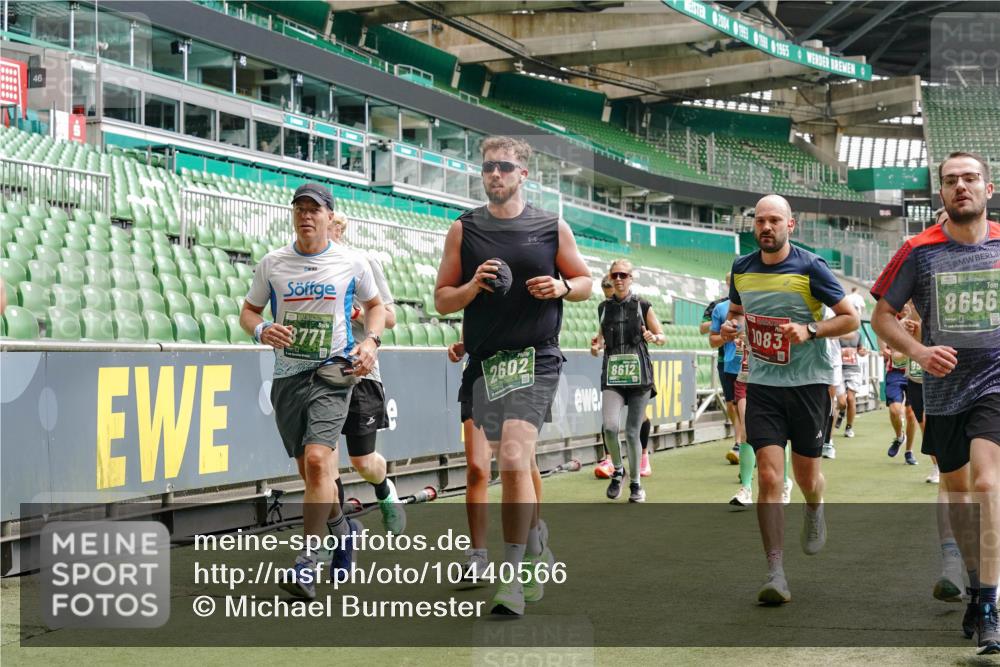 13.09.2026 - 21. swb-Marathon Bremen Michael Burmester http://msf.ph/oto/10440566 13.09.2026 13:06:48 Laufen im Stadion 109, 132, 156, 217, 244, 287, 303, 310, 372, 394, 430, 454, 489, 578, 607, 613, 682, 716, 784, 831, 834, 846, 891, 900, 922, 1083, 1189, 1205, 1274, 1365, 1369, 1380, 1387, 1437, 1532, 1533, 1545, 1574, 1581, 1600, 1823, 1841, 1848, 1854, 1871, 1909, 1926, 1938, 2070, 2076, 2090, 2219, 2244, 2265, 2275, 2283, 2310, 2318, 2355, 2356, 2393, 2440, 2464, 2699, 2707, 2721, 2731, 2755, 2818, 2902, 2911, 2949, 2960, 3115, 3444, 3485 meine-sportfotos.de