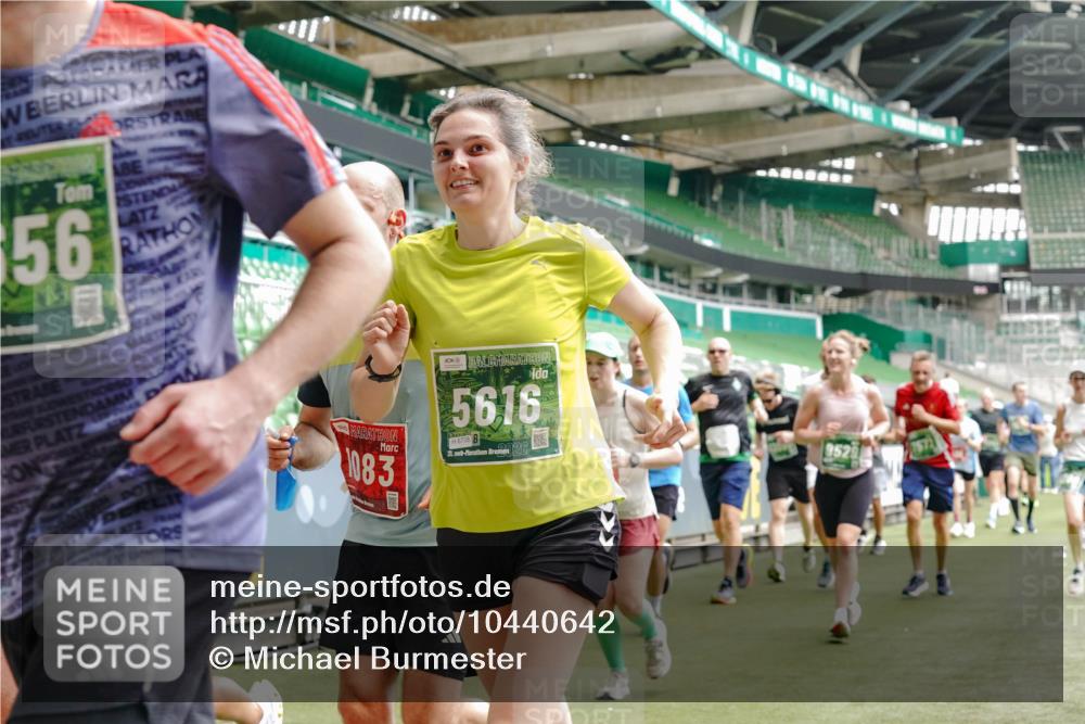 13.09.2026 - 21. swb-Marathon Bremen Michael Burmester http://msf.ph/oto/10440642 13.09.2026 13:06:49 Laufen im Stadion 109, 132, 156, 217, 244, 287, 303, 310, 372, 394, 430, 454, 489, 578, 607, 613, 682, 716, 784, 831, 834, 846, 891, 900, 922, 1083, 1173, 1189, 1205, 1274, 1365, 1369, 1380, 1387, 1437, 1532, 1533, 1545, 1574, 1581, 1600, 1823, 1841, 1848, 1854, 1871, 1909, 1926, 1938, 2070, 2076, 2090, 2219, 2244, 2265, 2275, 2283, 2310, 2318, 2355, 2356, 2393, 2440, 2464, 2699, 2707, 2721, 2731, 2755, 2818, 2902, 2911, 2949, 2960, 3115, 3444, 3485 meine-sportfotos.de