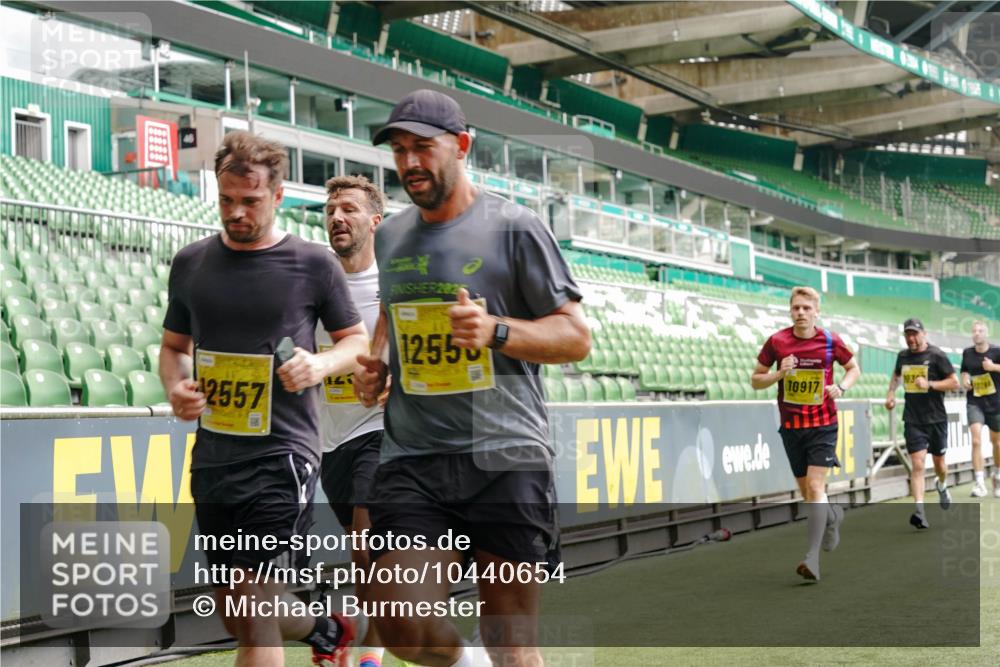 13.09.2026 - 21. swb-Marathon Bremen Michael Burmester http://msf.ph/oto/10440654 13.09.2026 10:27:42 Laufen im Stadion 10096, 10142, 10172, 10189, 10210, 10214, 10223, 10231, 10269, 10270, 10289, 10293, 10294, 10310, 10318, 10319, 10329, 10352, 10393, 10436, 10445, 10464, 10489, 10504, 10508, 10514, 10536, 10541, 10544, 10566, 10583, 10594, 10628, 10638, 10655, 10735, 10744, 10770, 10807, 10814, 10846, 10860, 10873, 10897, 10898, 10917, 10956, 10992, 11060, 11063, 11076, 11087, 11092, 11110, 11111, 11130, 11135, 11148, 11170, 11193, 11279 meine-sportfotos.de