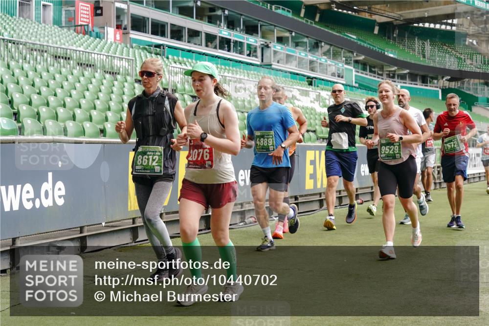 13.09.2026 - 21. swb-Marathon Bremen Michael Burmester http://msf.ph/oto/10440702 13.09.2026 13:06:50 Laufen im Stadion 109, 132, 156, 217, 244, 287, 303, 310, 372, 394, 430, 454, 489, 578, 607, 613, 682, 716, 784, 831, 834, 846, 891, 900, 922, 1083, 1173, 1189, 1205, 1274, 1365, 1369, 1380, 1387, 1437, 1532, 1533, 1545, 1574, 1581, 1600, 1823, 1841, 1848, 1854, 1871, 1909, 1926, 1938, 2070, 2076, 2090, 2219, 2244, 2265, 2275, 2283, 2310, 2318, 2355, 2356, 2393, 2440, 2464, 2699, 2707, 2721, 2731, 2755, 2818, 2902, 2911, 2949, 2960, 3115, 3444, 3485 meine-sportfotos.de