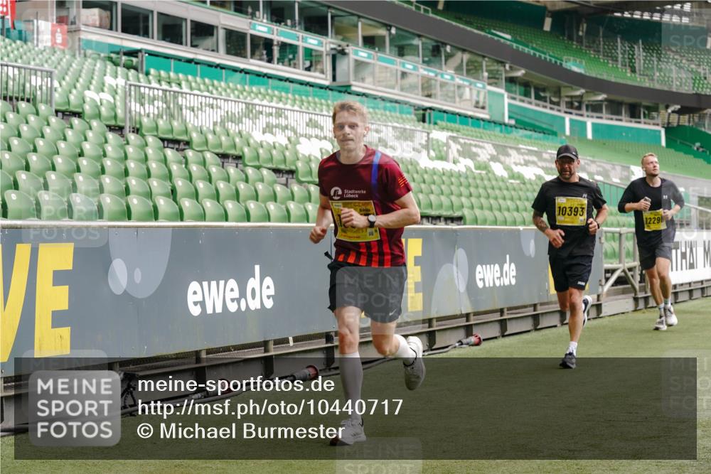 13.09.2026 - 21. swb-Marathon Bremen Michael Burmester http://msf.ph/oto/10440717 13.09.2026 10:27:43 Laufen im Stadion 10096, 10142, 10172, 10189, 10210, 10214, 10223, 10231, 10269, 10270, 10289, 10293, 10294, 10310, 10318, 10319, 10329, 10352, 10393, 10436, 10445, 10464, 10489, 10504, 10508, 10514, 10536, 10541, 10544, 10566, 10583, 10594, 10628, 10638, 10655, 10709, 10744, 10770, 10807, 10814, 10846, 10860, 10873, 10897, 10898, 10917, 10956, 10992, 11058, 11060, 11063, 11076, 11087, 11092, 11110, 11111, 11130, 11135, 11148, 11170, 11193, 11279 meine-sportfotos.de