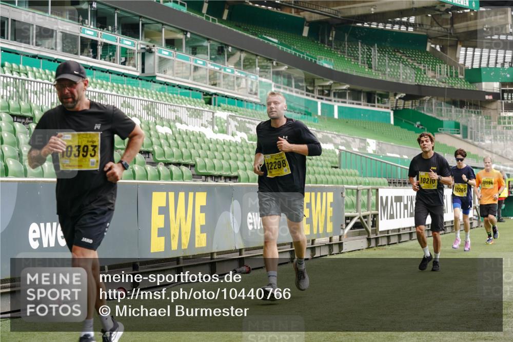13.09.2026 - 21. swb-Marathon Bremen Michael Burmester http://msf.ph/oto/10440766 13.09.2026 10:27:45 Laufen im Stadion 10096, 10142, 10172, 10189, 10210, 10214, 10223, 10231, 10269, 10270, 10289, 10293, 10294, 10310, 10318, 10319, 10329, 10352, 10393, 10436, 10445, 10464, 10489, 10504, 10508, 10514, 10536, 10538, 10541, 10544, 10566, 10583, 10594, 10628, 10638, 10655, 10709, 10744, 10770, 10807, 10814, 10846, 10860, 10873, 10897, 10898, 10917, 10956, 10992, 10993, 11058, 11060, 11063, 11076, 11087, 11092, 11110, 11111, 11130, 11135, 11148, 11170, 11193, 11279 meine-sportfotos.de