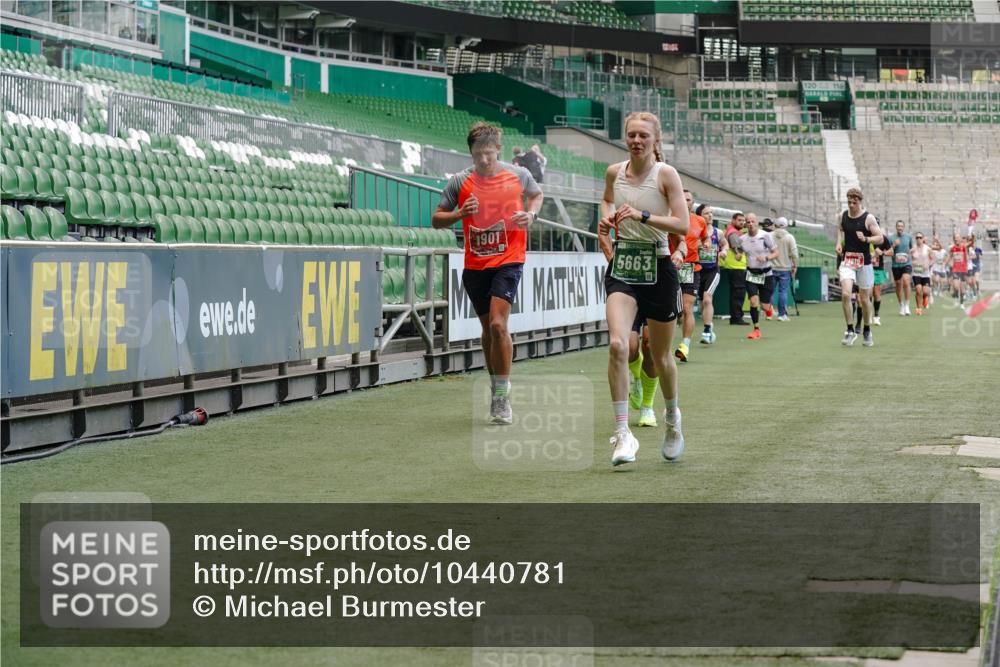 13.09.2026 - 21. swb-Marathon Bremen Michael Burmester http://msf.ph/oto/10440781 13.09.2026 12:42:28 Laufen im Stadion 439, 749, 957, 1009, 1223, 1224, 1411, 1562, 1614, 1619, 1667, 1712, 1745, 1797, 1822, 1850, 1862, 1879, 1921, 2094, 2207, 2651, 2683, 2986, 3251, 3368, 3584, 3624, 4096, 4399, 4795, 4847, 5316, 5663, 5672, 5828, 6198, 6264, 6929, 6991, 7141, 8065, 8311, 8383, 8394, 8749, 8994, 9065, 9120, 9200, 9533, 277, 346, 807, 895, 901, 1118, 1248, 1320, 1323, 1472, 1576, 1587, 1604, 1717, 1751, 1758, 1911, 2141, 2352, 2670, 3080, 3606, 5160, 5163, 5912 meine-sportfotos.de