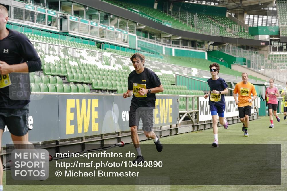 13.09.2026 - 21. swb-Marathon Bremen Michael Burmester http://msf.ph/oto/10440890 13.09.2026 10:27:47 Laufen im Stadion 10096, 10142, 10172, 10189, 10214, 10223, 10231, 10269, 10270, 10289, 10293, 10294, 10310, 10316, 10318, 10319, 10329, 10352, 10393, 10436, 10445, 10464, 10489, 10504, 10508, 10514, 10536, 10538, 10541, 10544, 10566, 10583, 10594, 10628, 10638, 10655, 10709, 10744, 10770, 10807, 10814, 10846, 10860, 10873, 10897, 10898, 10917, 10956, 10992, 10993, 11058, 11060, 11063, 11076, 11087, 11092, 11110, 11111, 11130, 11135, 11148, 11170, 11193, 11279 meine-sportfotos.de