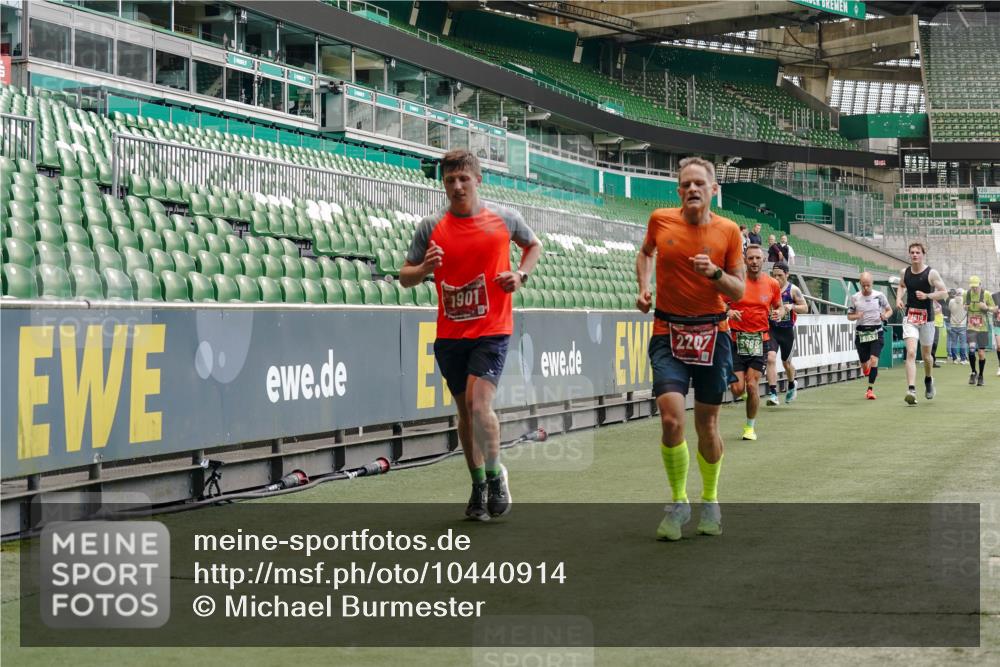 13.09.2026 - 21. swb-Marathon Bremen Michael Burmester http://msf.ph/oto/10440914 13.09.2026 12:42:31 Laufen im Stadion 439, 749, 1009, 1223, 1224, 1411, 1562, 1619, 1667, 1712, 1745, 1797, 1822, 1850, 1862, 1879, 1921, 2094, 2207, 2651, 2683, 2986, 3251, 3368, 3584, 3624, 3688, 4096, 4399, 4795, 4847, 5316, 5663, 5672, 5828, 6198, 6264, 6359, 6929, 6991, 7141, 8065, 8311, 8383, 8394, 8689, 8749, 8994, 9065, 9120, 9200, 9533, 277, 346, 807, 895, 901, 1118, 1248, 1320, 1323, 1472, 1576, 1587, 1604, 1717, 1751, 1758, 1911, 2141, 2352, 2670, 3080, 3606, 5160, 5163, 5912 meine-sportfotos.de