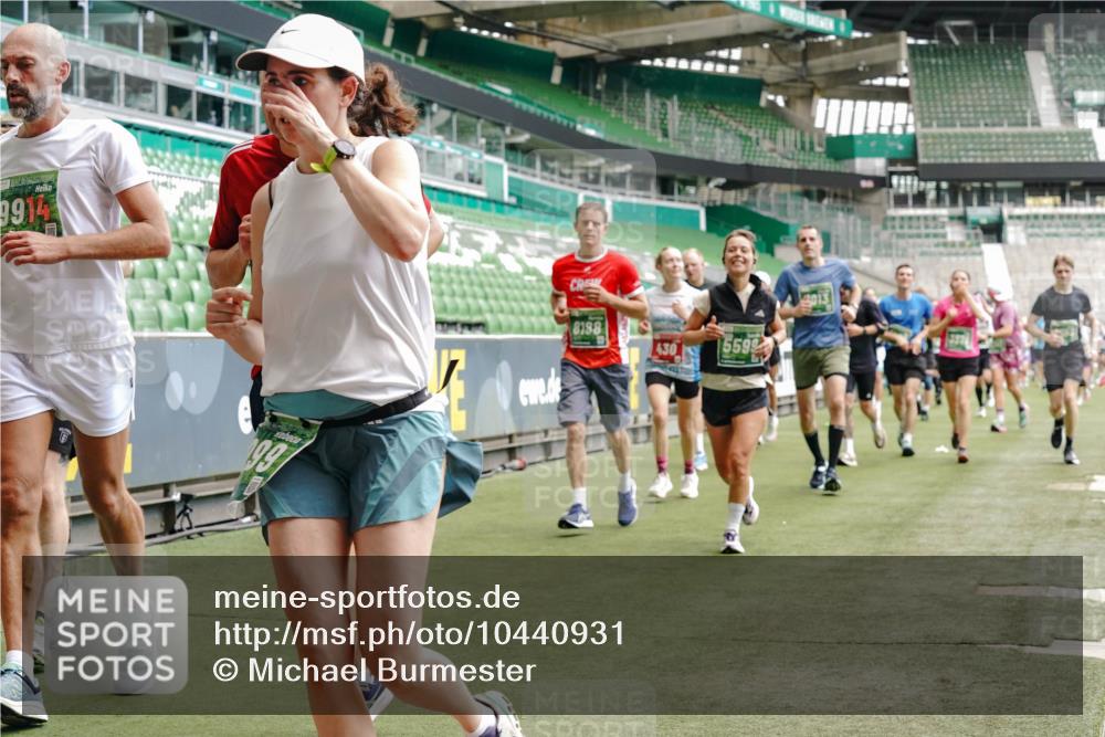 13.09.2026 - 21. swb-Marathon Bremen Michael Burmester http://msf.ph/oto/10440931 13.09.2026 13:06:53 Laufen im Stadion 109, 132, 156, 217, 244, 287, 303, 310, 372, 394, 430, 454, 489, 578, 607, 613, 682, 716, 784, 809, 831, 834, 846, 891, 900, 922, 1083, 1173, 1189, 1205, 1274, 1322, 1364, 1365, 1369, 1380, 1387, 1437, 1532, 1533, 1545, 1574, 1581, 1600, 1823, 1841, 1848, 1854, 1871, 1909, 1926, 1938, 2070, 2076, 2090, 2219, 2244, 2265, 2275, 2283, 2310, 2318, 2355, 2356, 2393, 2440, 2464, 2492, 2699, 2707, 2721, 2731, 2755, 2818, 2902, 2911, 2949, 2960, 3115, 3485 meine-sportfotos.de