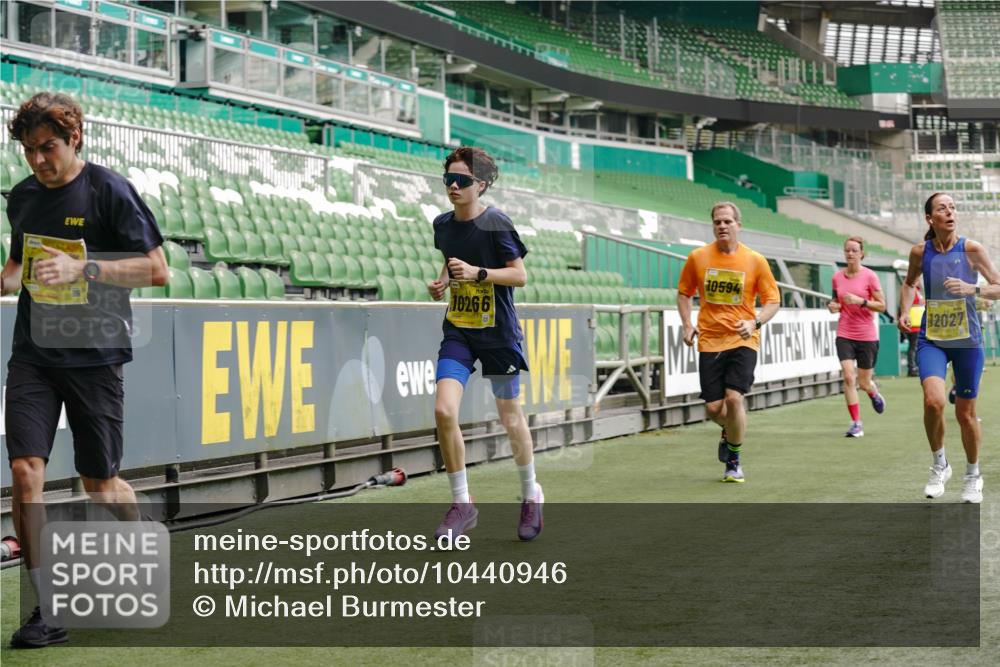 13.09.2026 - 21. swb-Marathon Bremen Michael Burmester http://msf.ph/oto/10440946 13.09.2026 10:27:49 Laufen im Stadion 10096, 10142, 10172, 10189, 10214, 10223, 10231, 10269, 10270, 10289, 10293, 10294, 10310, 10316, 10318, 10319, 10329, 10352, 10393, 10436, 10445, 10464, 10489, 10504, 10508, 10514, 10536, 10538, 10541, 10544, 10566, 10583, 10594, 10628, 10638, 10655, 10709, 10744, 10770, 10807, 10814, 10846, 10860, 10873, 10897, 10898, 10917, 10956, 10992, 10993, 11058, 11060, 11063, 11076, 11087, 11092, 11110, 11111, 11130, 11135, 11148, 11170, 11193, 11279 meine-sportfotos.de