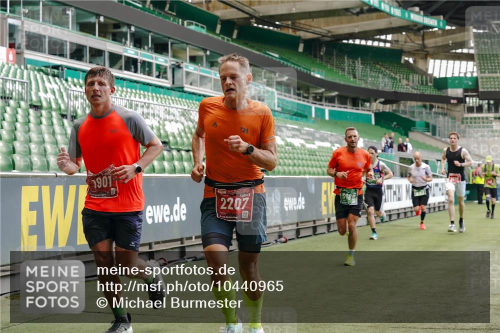 13.09.2026 - 21. swb-Marathon Bremen Michael Burmester http://msf.ph/oto/10440965 13.09.2026 12:42:32 Laufen im Stadion 439, 749, 1009, 1223, 1224, 1411, 1562, 1619, 1667, 1712, 1745, 1797, 1822, 1850, 1862, 1879, 1921, 2094, 2207, 2651, 2683, 2986, 3251, 3368, 3584, 3624, 3688, 4096, 4399, 4795, 4847, 5316, 5663, 5672, 5828, 6198, 6264, 6359, 6929, 6991, 7141, 8065, 8311, 8383, 8394, 8689, 8749, 8994, 9065, 9120, 9200, 9533, 277, 346, 807, 895, 901, 1118, 1248, 1320, 1323, 1472, 1576, 1587, 1604, 1717, 1751, 1758, 1911, 2141, 2352, 2670, 3080, 3606, 5160, 5163, 5912 meine-sportfotos.de