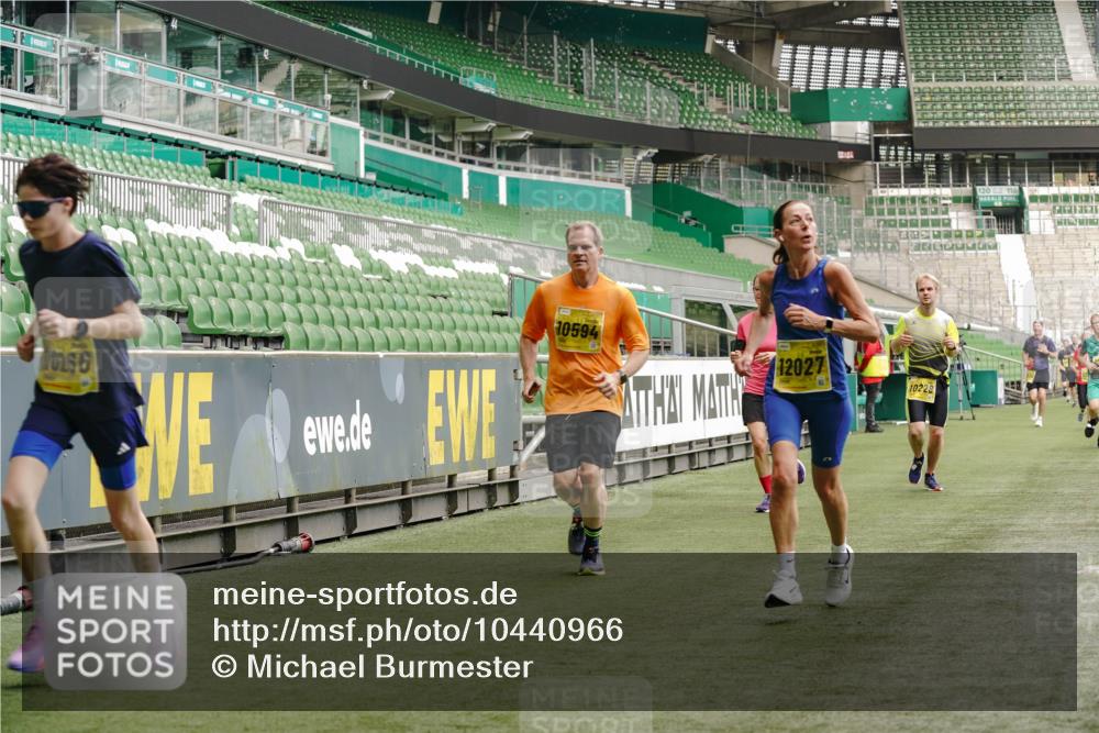 13.09.2026 - 21. swb-Marathon Bremen Michael Burmester http://msf.ph/oto/10440966 13.09.2026 10:27:49 Laufen im Stadion 10096, 10142, 10172, 10189, 10214, 10223, 10231, 10269, 10270, 10289, 10293, 10294, 10310, 10316, 10318, 10319, 10329, 10352, 10393, 10436, 10445, 10464, 10489, 10504, 10508, 10514, 10536, 10538, 10541, 10544, 10566, 10583, 10594, 10628, 10638, 10655, 10709, 10744, 10770, 10807, 10814, 10846, 10860, 10873, 10897, 10898, 10917, 10956, 10992, 10993, 11058, 11060, 11063, 11076, 11087, 11092, 11110, 11111, 11130, 11135, 11148, 11170, 11193, 11279 meine-sportfotos.de