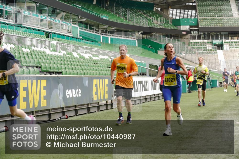 13.09.2026 - 21. swb-Marathon Bremen Michael Burmester http://msf.ph/oto/10440987 13.09.2026 10:27:49 Laufen im Stadion 10096, 10142, 10172, 10189, 10214, 10223, 10231, 10269, 10270, 10289, 10293, 10294, 10310, 10316, 10318, 10319, 10329, 10352, 10393, 10436, 10445, 10464, 10489, 10504, 10508, 10514, 10536, 10538, 10541, 10544, 10566, 10583, 10594, 10628, 10638, 10655, 10709, 10744, 10770, 10807, 10814, 10846, 10860, 10873, 10897, 10898, 10917, 10956, 10992, 10993, 11058, 11060, 11063, 11076, 11087, 11092, 11110, 11111, 11130, 11135, 11148, 11170, 11193, 11279 meine-sportfotos.de