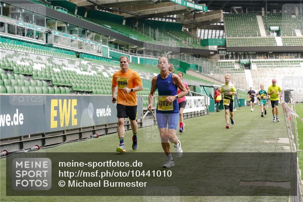 13.09.2026 - 21. swb-Marathon Bremen Michael Burmester http://msf.ph/oto/10441010 13.09.2026 10:27:50 Laufen im Stadion 10096, 10142, 10172, 10189, 10214, 10223, 10231, 10269, 10270, 10289, 10293, 10294, 10310, 10316, 10318, 10319, 10329, 10352, 10393, 10436, 10445, 10464, 10489, 10504, 10508, 10514, 10536, 10538, 10541, 10544, 10566, 10583, 10594, 10628, 10638, 10655, 10709, 10744, 10770, 10807, 10814, 10846, 10860, 10873, 10897, 10898, 10917, 10956, 10992, 10993, 11058, 11060, 11063, 11076, 11087, 11092, 11110, 11111, 11130, 11135, 11148, 11170, 11193, 11279 meine-sportfotos.de
