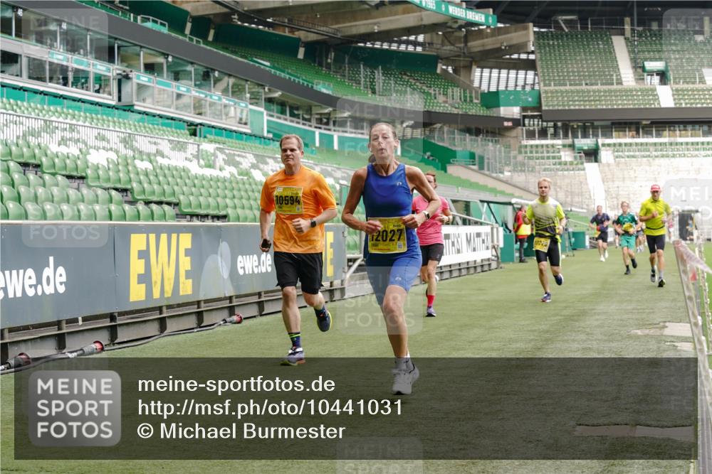 13.09.2026 - 21. swb-Marathon Bremen Michael Burmester http://msf.ph/oto/10441031 13.09.2026 10:27:50 Laufen im Stadion 10096, 10142, 10172, 10189, 10214, 10223, 10231, 10269, 10270, 10289, 10293, 10294, 10310, 10316, 10318, 10319, 10329, 10352, 10393, 10436, 10445, 10464, 10489, 10504, 10508, 10514, 10536, 10538, 10541, 10544, 10566, 10583, 10594, 10628, 10638, 10655, 10709, 10744, 10770, 10807, 10814, 10846, 10860, 10873, 10897, 10898, 10917, 10956, 10992, 10993, 11058, 11060, 11063, 11076, 11087, 11092, 11110, 11111, 11130, 11135, 11148, 11170, 11193, 11279 meine-sportfotos.de