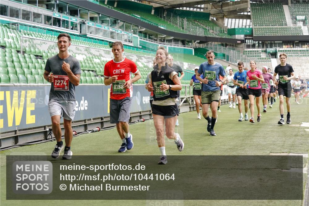 13.09.2026 - 21. swb-Marathon Bremen Michael Burmester http://msf.ph/oto/10441064 13.09.2026 13:06:54 Laufen im Stadion 109, 132, 156, 217, 287, 303, 310, 372, 394, 430, 454, 489, 578, 607, 613, 682, 716, 784, 809, 831, 834, 846, 891, 900, 922, 1083, 1173, 1189, 1205, 1274, 1322, 1364, 1365, 1369, 1380, 1387, 1437, 1532, 1533, 1545, 1574, 1581, 1600, 1823, 1841, 1848, 1854, 1871, 1909, 1926, 1938, 2070, 2076, 2090, 2219, 2244, 2265, 2275, 2283, 2310, 2318, 2355, 2356, 2393, 2405, 2440, 2464, 2492, 2565, 2699, 2707, 2721, 2731, 2755, 2818, 2902, 2911, 2949, 2960, 3115, 3485 meine-sportfotos.de