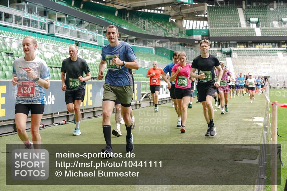 13.09.2026 - 21. swb-Marathon Bremen Michael Burmester http://msf.ph/oto/10441111 13.09.2026 13:06:56 Laufen im Stadion 109, 132, 156, 217, 287, 303, 310, 372, 394, 430, 454, 489, 578, 607, 613, 682, 716, 784, 809, 831, 834, 846, 891, 900, 922, 1083, 1173, 1189, 1205, 1210, 1274, 1322, 1364, 1365, 1369, 1380, 1387, 1437, 1532, 1533, 1545, 1574, 1581, 1600, 1823, 1841, 1848, 1854, 1871, 1909, 1926, 1938, 2070, 2076, 2090, 2219, 2244, 2265, 2275, 2283, 2310, 2318, 2355, 2356, 2393, 2405, 2440, 2464, 2492, 2565, 2699, 2707, 2721, 2731, 2755, 2818, 2902, 2911, 2949, 2960, 3115 meine-sportfotos.de