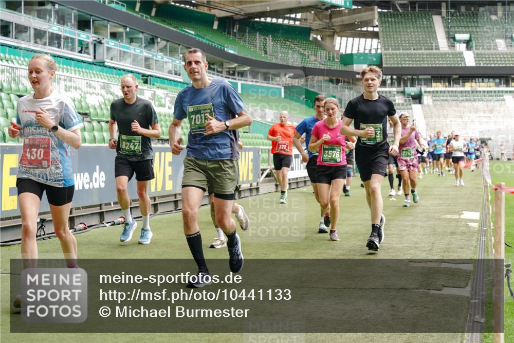 13.09.2026 - 21. swb-Marathon Bremen Michael Burmester http://msf.ph/oto/10441133 13.09.2026 13:06:56 Laufen im Stadion 109, 132, 156, 217, 287, 303, 310, 372, 394, 430, 454, 489, 578, 607, 613, 682, 716, 784, 809, 831, 834, 846, 891, 900, 922, 1083, 1173, 1189, 1205, 1210, 1274, 1322, 1364, 1365, 1369, 1380, 1387, 1437, 1532, 1533, 1545, 1574, 1581, 1600, 1823, 1841, 1848, 1854, 1871, 1909, 1926, 1938, 2070, 2076, 2090, 2219, 2244, 2265, 2275, 2283, 2310, 2318, 2355, 2356, 2393, 2405, 2440, 2464, 2492, 2565, 2699, 2707, 2721, 2731, 2755, 2818, 2902, 2911, 2949, 2960, 3115 meine-sportfotos.de