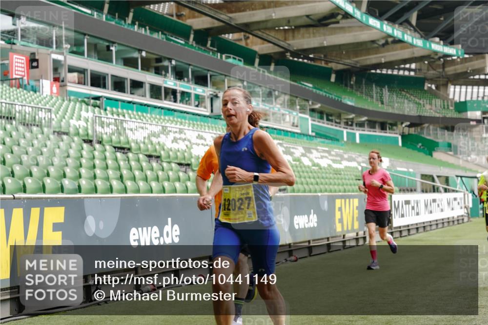 13.09.2026 - 21. swb-Marathon Bremen Michael Burmester http://msf.ph/oto/10441149 13.09.2026 10:27:51 Laufen im Stadion 10096, 10142, 10172, 10189, 10214, 10223, 10231, 10269, 10270, 10289, 10293, 10294, 10310, 10316, 10318, 10319, 10329, 10352, 10393, 10436, 10445, 10464, 10489, 10504, 10508, 10514, 10536, 10538, 10541, 10544, 10566, 10583, 10594, 10628, 10638, 10655, 10709, 10744, 10770, 10807, 10814, 10835, 10846, 10860, 10873, 10897, 10898, 10917, 10956, 10992, 10993, 11058, 11060, 11063, 11076, 11087, 11092, 11110, 11111, 11130, 11135, 11148, 11170, 11193, 11279 meine-sportfotos.de