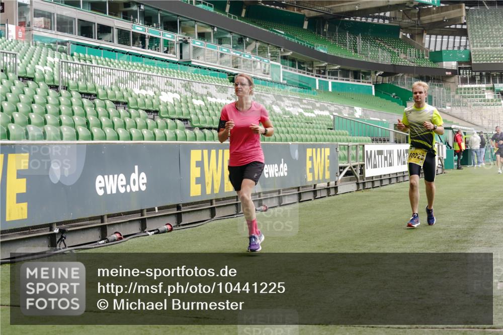 13.09.2026 - 21. swb-Marathon Bremen Michael Burmester http://msf.ph/oto/10441225 13.09.2026 10:27:53 Laufen im Stadion 10096, 10142, 10172, 10189, 10223, 10231, 10269, 10270, 10289, 10293, 10294, 10310, 10316, 10318, 10319, 10329, 10393, 10436, 10445, 10464, 10489, 10504, 10508, 10514, 10538, 10541, 10544, 10566, 10583, 10594, 10628, 10638, 10655, 10709, 10744, 10770, 10807, 10814, 10835, 10846, 10860, 10873, 10897, 10898, 10917, 10956, 10992, 10993, 11035, 11058, 11060, 11063, 11076, 11087, 11092, 11110, 11111, 11130, 11135, 11148, 11170, 11193, 11279 meine-sportfotos.de