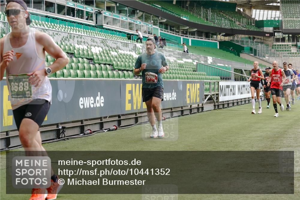 13.09.2026 - 21. swb-Marathon Bremen Michael Burmester http://msf.ph/oto/10441352 13.09.2026 12:42:44 Laufen im Stadion 439, 749, 819, 1009, 1223, 1224, 1411, 1562, 1619, 1667, 1712, 1745, 1822, 1850, 1862, 1879, 1921, 2094, 2207, 2651, 2683, 3251, 3368, 3584, 3624, 3688, 4096, 4399, 4795, 4847, 5199, 5316, 5663, 5672, 5828, 6198, 6264, 6359, 6929, 6991, 7141, 8311, 8383, 8394, 8689, 8749, 8994, 9120, 9153, 9200, 9233, 9533, 9849, 277, 346, 453, 807, 901, 1248, 1320, 1323, 1472, 1576, 1587, 1717, 1751, 1758, 1911, 2141, 2352, 3080, 3606, 5160, 5163, 5912 meine-sportfotos.de