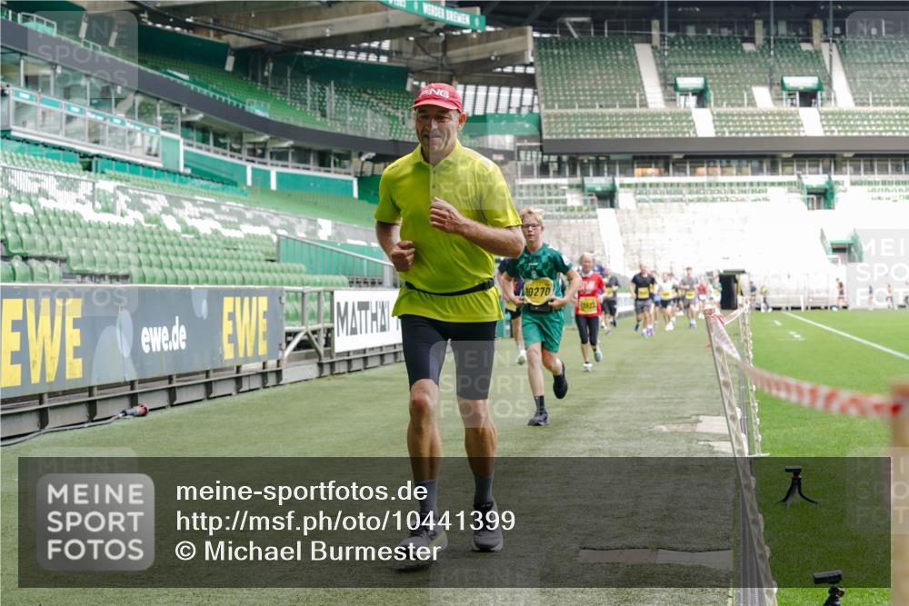 13.09.2026 - 21. swb-Marathon Bremen Michael Burmester http://msf.ph/oto/10441399 13.09.2026 10:27:56 Laufen im Stadion 10096, 10142, 10172, 10189, 10223, 10231, 10269, 10270, 10289, 10293, 10294, 10310, 10316, 10318, 10319, 10329, 10393, 10464, 10489, 10504, 10508, 10514, 10538, 10541, 10544, 10566, 10583, 10594, 10628, 10638, 10655, 10709, 10744, 10770, 10807, 10814, 10835, 10846, 10860, 10873, 10897, 10898, 10917, 10956, 10992, 10993, 11005, 11035, 11058, 11060, 11063, 11076, 11087, 11092, 11110, 11111, 11130, 11135, 11148, 11170, 11193, 11279 meine-sportfotos.de