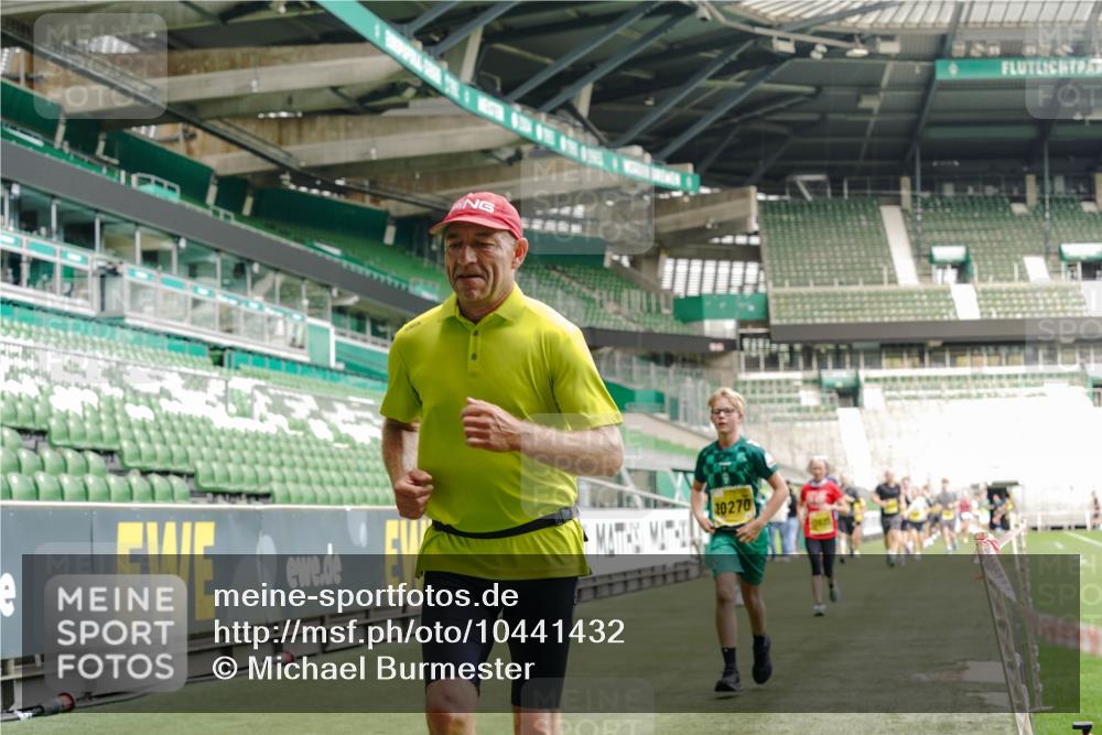13.09.2026 - 21. swb-Marathon Bremen Michael Burmester http://msf.ph/oto/10441432 13.09.2026 10:27:57 Laufen im Stadion 10096, 10142, 10172, 10189, 10223, 10231, 10267, 10269, 10270, 10289, 10293, 10294, 10310, 10316, 10318, 10319, 10329, 10393, 10421, 10464, 10489, 10504, 10508, 10514, 10538, 10541, 10544, 10566, 10583, 10594, 10628, 10638, 10655, 10709, 10744, 10770, 10807, 10814, 10835, 10846, 10860, 10873, 10897, 10898, 10917, 10956, 10992, 10993, 11005, 11035, 11058, 11060, 11063, 11076, 11087, 11092, 11110, 11111, 11130, 11135, 11148, 11170, 11193 meine-sportfotos.de