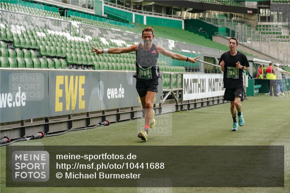 13.09.2026 - 21. swb-Marathon Bremen Michael Burmester http://msf.ph/oto/10441688 13.09.2026 12:42:59 Laufen im Stadion 439, 749, 819, 1009, 1223, 1224, 1562, 1619, 1667, 1712, 1745, 1822, 1850, 1862, 1879, 1921, 2094, 2207, 2651, 2683, 3251, 3368, 3500, 3584, 3624, 3688, 4096, 4847, 5143, 5199, 5316, 5601, 5663, 5672, 5776, 5828, 6198, 6264, 6359, 6579, 6929, 6991, 7141, 7170, 7841, 7950, 8311, 8383, 8394, 8689, 8749, 8850, 8994, 9120, 9153, 9200, 9233, 9533, 9849, 277, 453, 807, 862, 901, 1248, 1320, 1323, 1472, 1576, 1587, 1717, 1751, 1758, 1911, 5160, 5163, 5912 meine-sportfotos.de