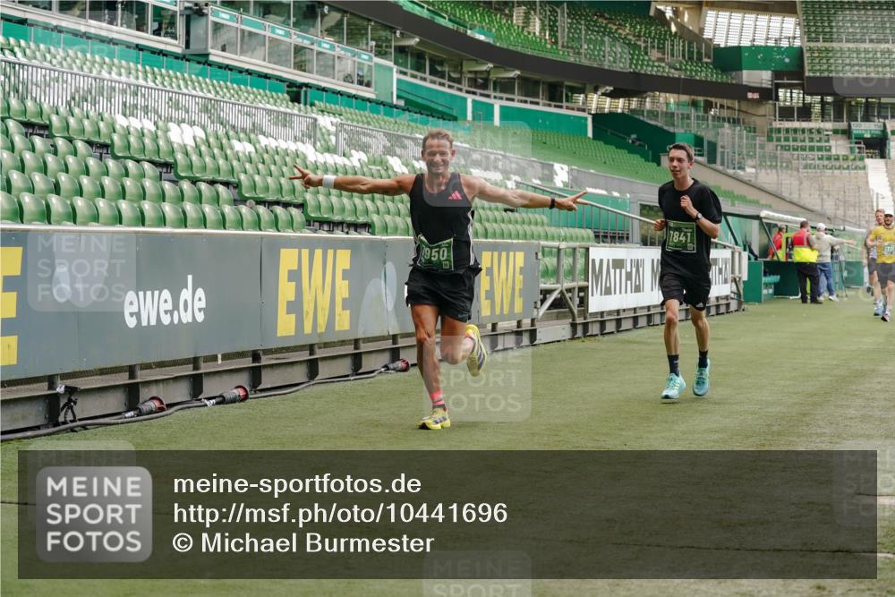 13.09.2026 - 21. swb-Marathon Bremen Michael Burmester http://msf.ph/oto/10441696 13.09.2026 12:42:59 Laufen im Stadion 439, 749, 819, 1009, 1223, 1224, 1562, 1619, 1667, 1712, 1745, 1822, 1850, 1862, 1879, 1921, 2094, 2207, 2651, 2683, 3251, 3368, 3500, 3584, 3624, 3688, 4096, 4847, 5143, 5199, 5316, 5601, 5663, 5672, 5776, 5828, 6198, 6264, 6359, 6579, 6929, 6991, 7141, 7170, 7841, 7950, 8311, 8383, 8394, 8689, 8749, 8850, 8994, 9120, 9153, 9200, 9233, 9533, 9849, 277, 453, 807, 862, 901, 1248, 1320, 1323, 1472, 1576, 1587, 1717, 1751, 1758, 1911, 5160, 5163, 5912 meine-sportfotos.de
