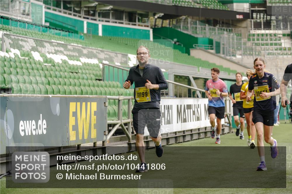 13.09.2026 - 21. swb-Marathon Bremen Michael Burmester http://msf.ph/oto/10441806 13.09.2026 10:28:06 Laufen im Stadion 10096, 10142, 10172, 10189, 10223, 10231, 10267, 10269, 10270, 10289, 10293, 10294, 10310, 10316, 10319, 10329, 10393, 10421, 10464, 10489, 10504, 10508, 10514, 10525, 10538, 10541, 10544, 10566, 10583, 10594, 10628, 10638, 10655, 10709, 10739, 10744, 10770, 10814, 10835, 10846, 10860, 10873, 10876, 10897, 10898, 10910, 10917, 10923, 10956, 10992, 10993, 11005, 11018, 11035, 11058, 11060, 11063, 11076, 11087, 11092, 11110, 11111, 11148, 11170, 11193 meine-sportfotos.de