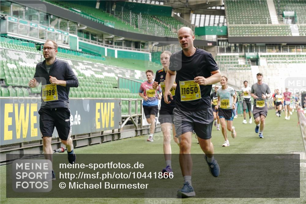 13.09.2026 - 21. swb-Marathon Bremen Michael Burmester http://msf.ph/oto/10441866 13.09.2026 10:28:08 Laufen im Stadion 10096, 10142, 10170, 10172, 10189, 10223, 10231, 10267, 10269, 10270, 10289, 10293, 10294, 10310, 10316, 10319, 10329, 10393, 10421, 10464, 10489, 10504, 10508, 10514, 10525, 10538, 10544, 10566, 10583, 10594, 10628, 10638, 10655, 10709, 10739, 10744, 10770, 10814, 10835, 10846, 10860, 10873, 10876, 10897, 10898, 10910, 10917, 10923, 10956, 10992, 10993, 11005, 11018, 11035, 11058, 11060, 11063, 11076, 11087, 11092, 11110, 11111, 11148, 11170, 11193 meine-sportfotos.de
